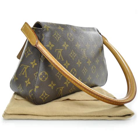 louis vuitton monogram mini looping bag youtube|louis vuitton loop monogram bag.